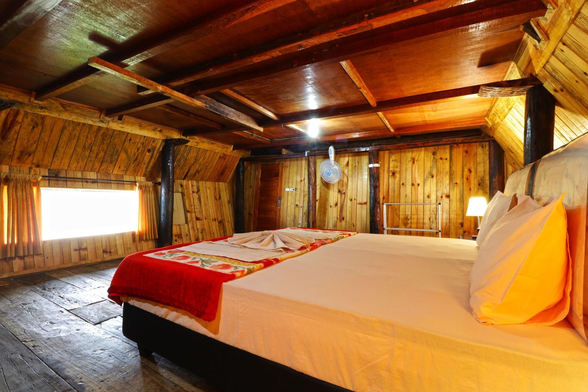 Tuk Tuk Timbul Bungalows Kültér fotó