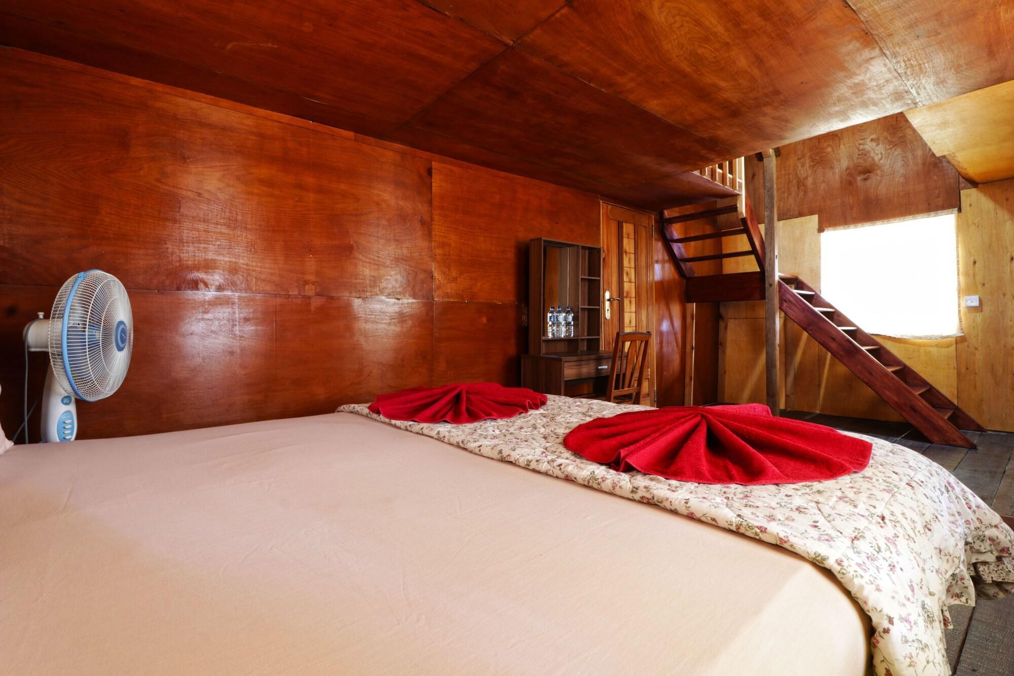 Tuk Tuk Timbul Bungalows Kültér fotó